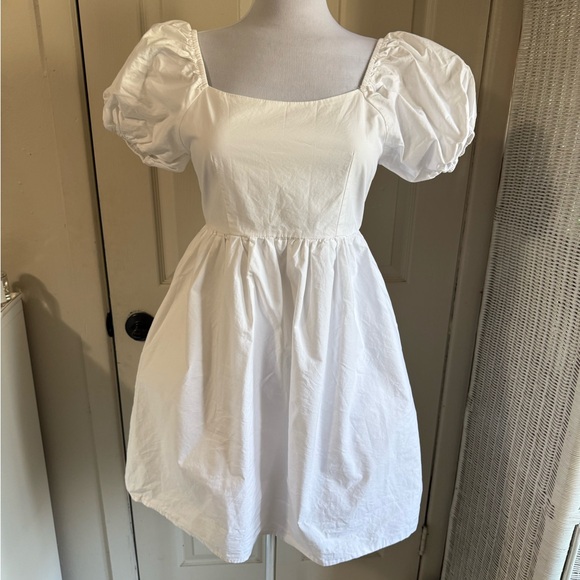 The Editor's Market White Statement sleeve Dress Size 6 - Picture 1 of 7